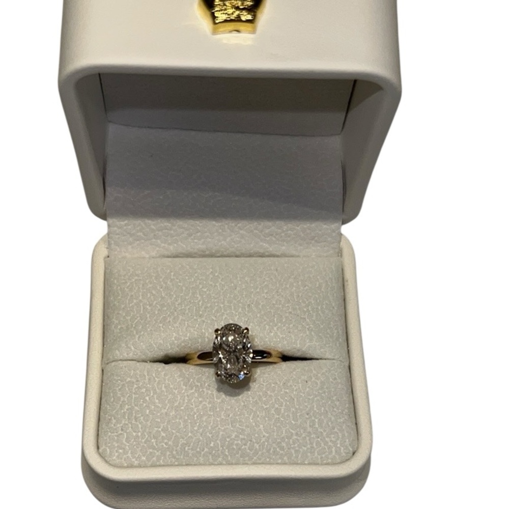 Elegant lab grown 2 carats 18k Gold Diamond Ring oval brilliant vvs clarity - Picture 2 of 13